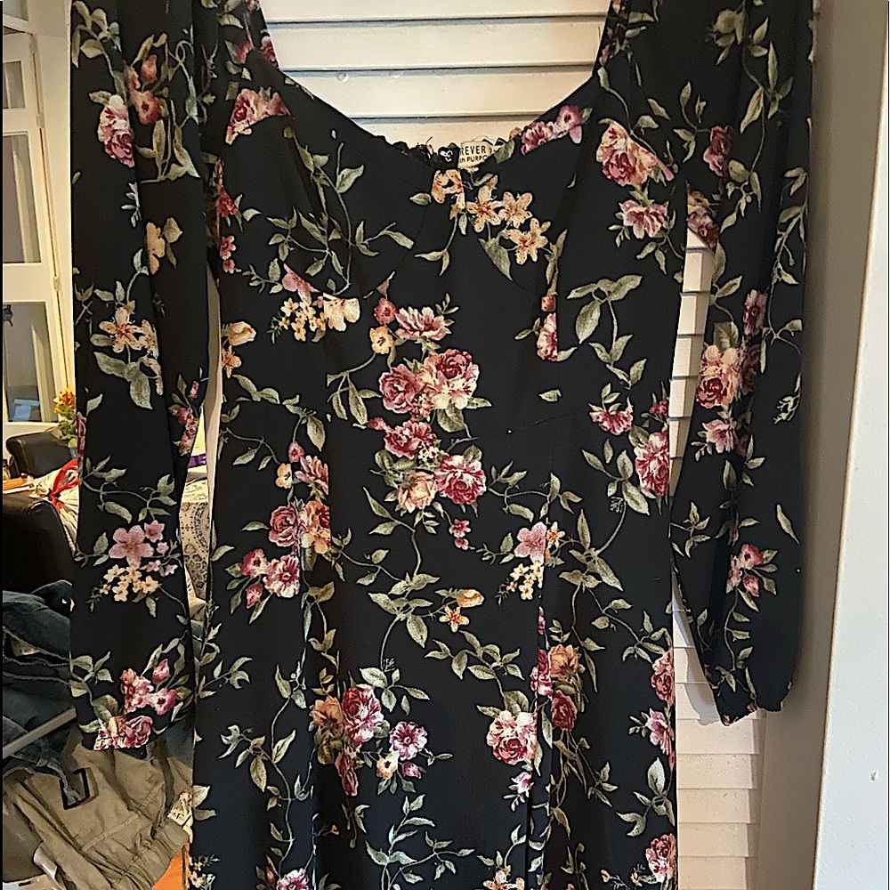 Long sleeve Floral midi length dress with slit